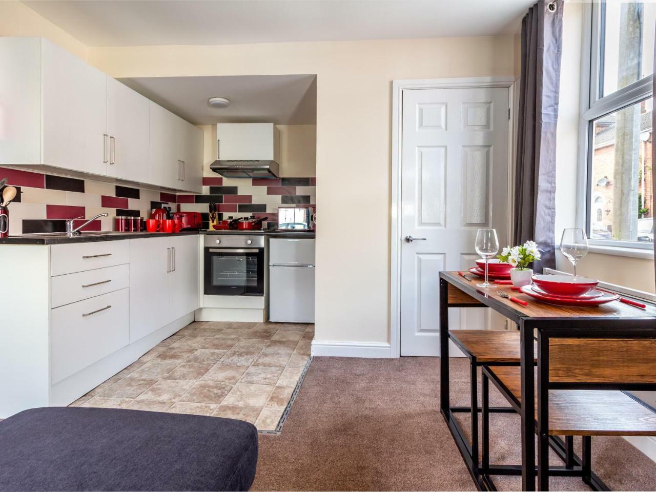 Northfield Street, Worcester City Centre - Guest Homes Екстериор снимка